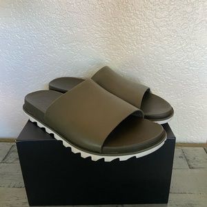 SOREL Olive Green Roaming Decon Slide Leather Sandals - US 7M